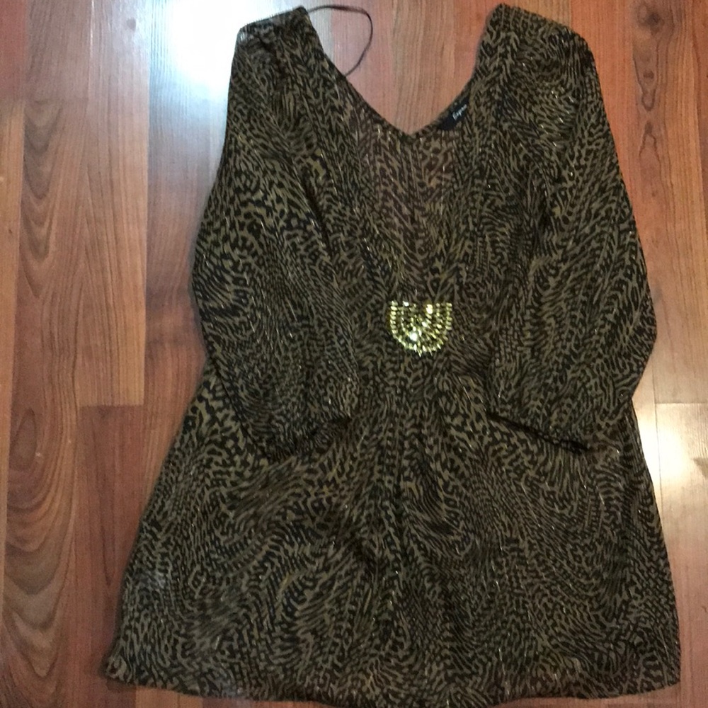 Loose animal print medium top.